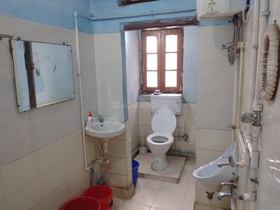 Bathroom Image of 800 Sq.ft 3 BHK Apartment / Flat for sale in Shyam Bazar Kolkata for Rs. 7000000