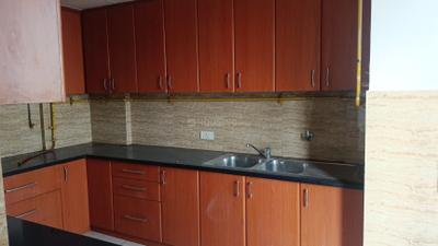 Kitchen Image of 3000 Sq.ft 4 BHK Apartment / Flat for rent in Unitech The Close South, Sector 50 Gurgaon for Rs. 100000