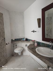 Bathroom Image of 5600 Sq.ft 4 BHK Independent House for rent in Neelankarai Chennai for Rs. 225000