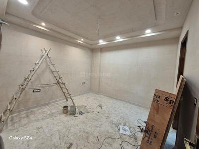 Bedroom Image of 1500 Sq.ft 3 BHK Builder Floor for rent in Ramesh Nagar New Delhi for Rs. 55000