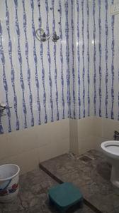 Bathroom Image of 800 Sq.ft 2 BHK Builder Floor for rent in Phool Bagh Colony Lucknow for Rs. 9000