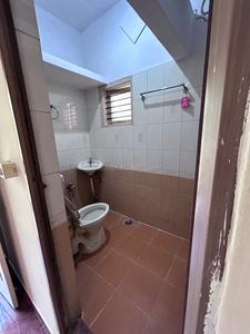Bathroom Image of 500 Sq.ft 1 BHK Apartment / Flat for rent in Domlur Layout Bengaluru for Rs. 20000