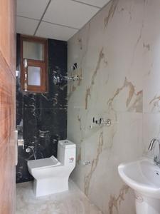 Common Bathroom Image of 1350 Sq.ft 3 BHK Apartment / Flat for sale in Sector 73 Noida for Rs. 4990000