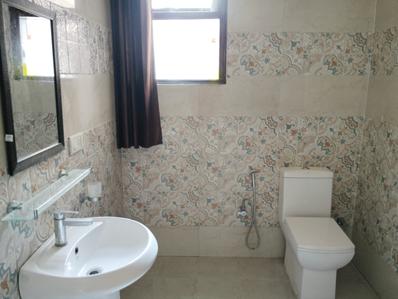 Bathroom Image of 2000 Sq.ft 2 BHK Apartment / Flat for rent in Trikuta Nagar Jammu for Rs. 26000