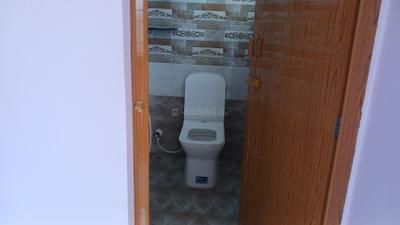 Bathroom Image of 650 Sq.ft 2 BHK Duplex for rent in Otthakadai Madurai for Rs. 10000