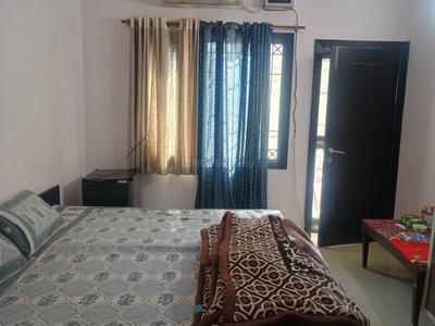 Bedroom Image of 450 Sq.ft 1 RK Builder Floor for rent in Safdarjung Enclave New Delhi for Rs. 25000