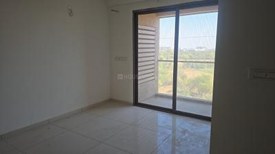 Living Room Image of 1900 Sq.ft 3 BHK Apartment / Flat for rent in Shivalay Sky Elegante, Motera Ahmedabad for Rs. 28000