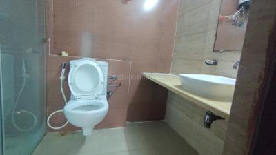 Image of 1250 Sq.ft 2 BHK Apartment / Flat for rent in Mahagun Moderne, Sector 78, Noida for Rs. 36000