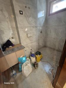 Bathroom Image of 1500 Sq.ft 3 BHK Builder Floor for rent in Ramesh Nagar New Delhi for Rs. 55000