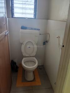Bathroom Image of 750 Sq.ft 1 BHK Apartment / Flat for rent in Survey Nagar Kolhapur for Rs. 12000