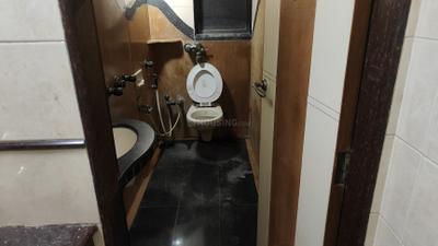 Bathroom Image of 650 Sq.ft 1 BHK Apartment / Flat for rent in Prathamesh Apartments, Prabhadevi Mumbai for Rs. 75000