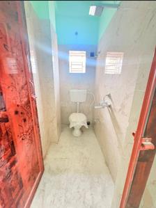 Bathroom Image of 450 Sq.ft 1 BHK Apartment / Flat for rent in Ashok Nagar Kolkata for Rs. 12000