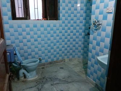 Bathroom Image of 1500 Sq.ft 2 BHK Independent House for rent in Sector 14 Faridabad for Rs. 18000