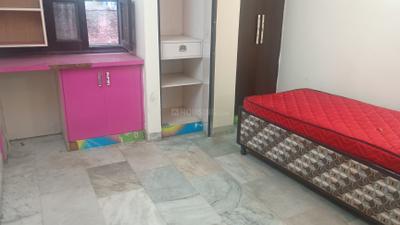 Bedroom Image of 1450 Sq.ft 3 BHK Builder Floor for rent in Swaraj Homes RWA Sant Nagar, Sant Nagar New Delhi for Rs. 38000