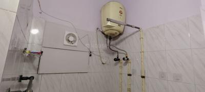 Bathroom Image of 1400 Sq.ft 2 BHK Apartment / Flat for rent in Sector 22 Noida for Rs. 31000