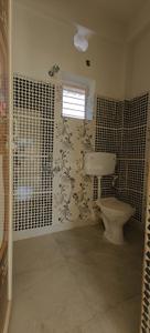 Bathroom Image of 850 Sq.ft 2 BHK Apartment / Flat for sale in Parnasree Pally Kolkata for Rs. 2600000