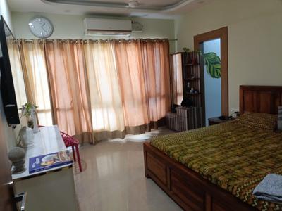 Bedroom Image of 1950 Sq.ft 3.5 BHK Apartment / Flat for rent in UPAVP Ganga Yamuna And Hindon Enclave, Siddharth Vihar Ghaziabad for Rs. 45000