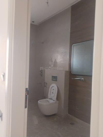 Prateek residency phi 3 greater Noida Bathroom 1