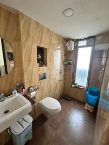 Bathroom Image of 735 Sq.ft 2 BHK Apartment / Flat for rent in Lodha Amara, Kolshet Thane for Rs. 60000