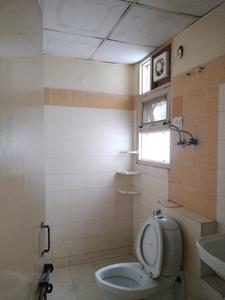 Common Bathroom Image of 1250 Sq.ft 2 BHK Apartment / Flat for rent in Omaxe Heights, Sector 86 Faridabad for Rs. 23000