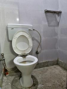 Common Bathroom Image of 200 Sq.ft 1 RK Apartment / Flat for rent in Sitapuri New Delhi for Rs. 8000