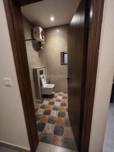 Bathroom Image of 700 Sq.ft 1 BHK Builder Floor for sale in Jangpura New Delhi for Rs. 6200000