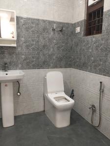 Common Bathroom Image of 850 Sq.ft 2 BHK Builder Floor for rent in Mayur Vihar Phase 1 New Delhi for Rs. 27000