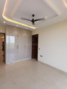 Bedroom Image of 3000 Sq.ft 4 BHK Builder Floor for rent in Sector 72 Noida for Rs. 70000