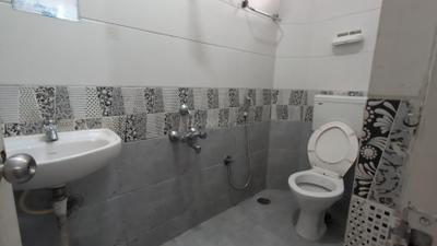 Image of 680 Sq.ft 2 BHK Builder Floor for rent in Bommanahalli, Bengaluru for Rs. 23000