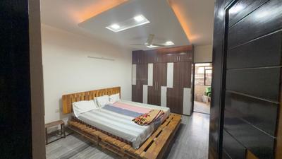 Bedroom Image of 2700 Sq.ft 4 BHK Builder Floor for sale in Model Town New Delhi for Rs. 32500000