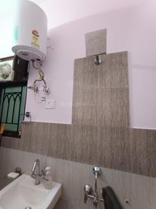 Bathroom Image of 1100 Sq.ft 2 BHK Builder Floor for rent in Sector 46 Gurgaon for Rs. 37500