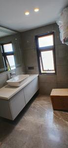 Bedroom Image of 2100 Sq.ft 3 BHK Builder Floor for sale in Defence Colony New Delhi for Rs. 120000000