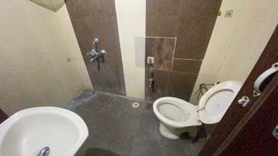 Flora Avenue Bathroom One 3