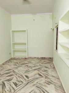 Bedroom Image of 1250 Sq.ft 2 BHK Builder Floor for rent in Gomti Nagar Lucknow for Rs. 16000