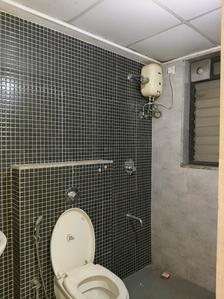 Common Bathroom Image of 940 Sq.ft 2 BHK Apartment / Flat for rent in Lodha Lakeshore Greens, Palava Phase 2 Thane for Rs. 17000