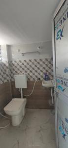 Bathroom Image of 1000 Sq.ft 2 BHK Apartment / Flat for rent in Mithanpura Muzaffarpur for Rs. 9000
