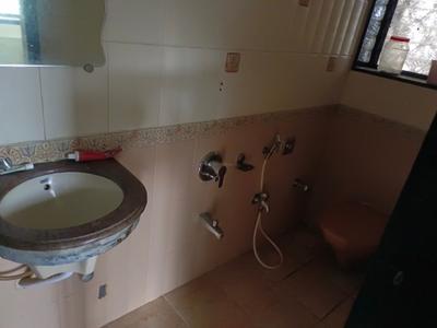 Bathroom Image of 560 Sq.ft 1 BHK Apartment / Flat for rent in Ghatkopar West Mumbai for Rs. 36000