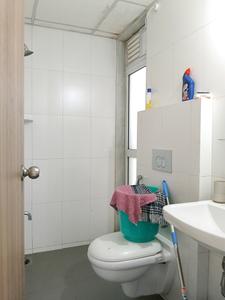Common Bathroom Image of 700 Sq.ft 1.5 BHK Apartment / Flat for rent in Godrej Emerald by Godrej Properties Ltd. , Kasarvadavali Thane for Rs. 27000