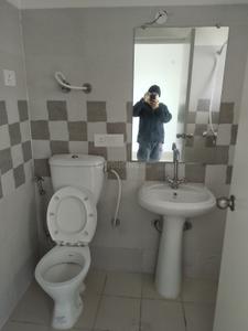 Bathroom Image of 1000 Sq.ft 2 BHK Apartment / Flat for sale in 16th Parkview Gaur Yamuna City, Yeida Greater Noida for Rs. 7033000