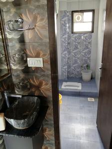 Bathroom Image of 1350 Sq.ft 3 BHK Apartment / Flat for sale in Aditi Emperia, Chandlodia Ahmedabad for Rs. 8500000