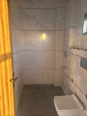 Bathroom Image of 800 Sq.ft 3 BHK Builder Floor for rent in Shastri Nagar New Delhi for Rs. 28000