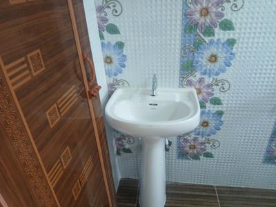 Bathroom Image of 490 Sq.ft 1 BHK Apartment / Flat for rent in Keshtopur Kolkata for Rs. 8000