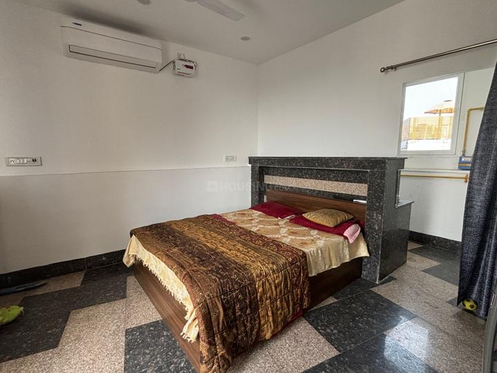 Jangpura extension Bedroom 1