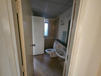 Bathroom Image of 2250 Sq.ft 4 BHK Apartment / Flat for sale in Jaypee Kosmos, Sector 134 Noida for Rs. 24000000