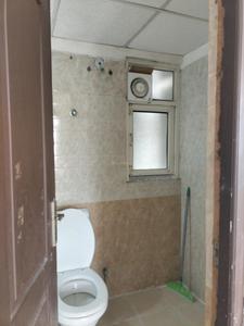 Common Bathroom Image of 950 Sq.ft 2 BHK Apartment / Flat for sale in Gardenia Glory, Sector 46 Noida for Rs. 8500000