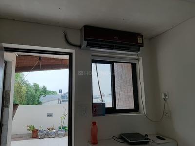 Bedroom Image of 350 Sq.ft 1 RK Builder Floor for rent in Green Park Extension New Delhi for Rs. 35000