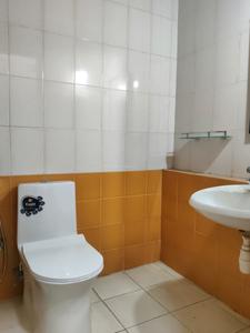 Common Bathroom Image of 1900 Sq.ft 4 BHK Apartment / Flat for sale in Hiranandani Estate Hill Grange, Hiranandani Estate Thane for Rs. 39500000
