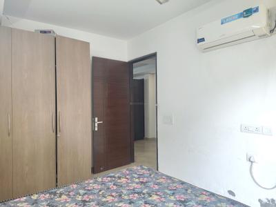 Bedroom Image of 1800 Sq.ft 3 BHK Builder Floor for rent in Freedom Fighters Enclave New Delhi for Rs. 55000