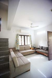 Living Room Image of 2052 Sq.ft 3 BHK Independent House for sale in Bhadaj Ahmedabad for Rs. 29000000