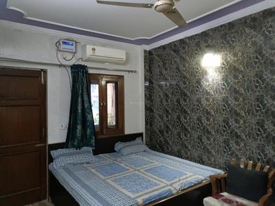 Bedroom Image of 750 Sq.ft 2 BHK Apartment / Flat for rent in Pitampura New Delhi for Rs. 31000